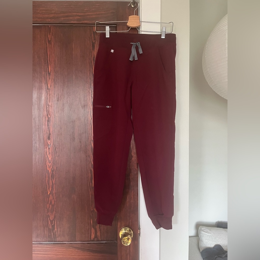 High Waisted Zamora™ Jogger Scrub Pants burgundy
